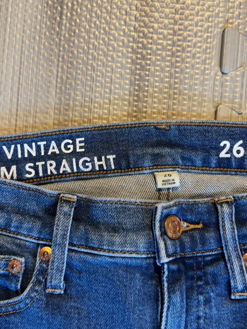 J.Crew 9" Mid-Rise Vintage Slim Straight Jeans Catskill Wash - Picture 3 of 5